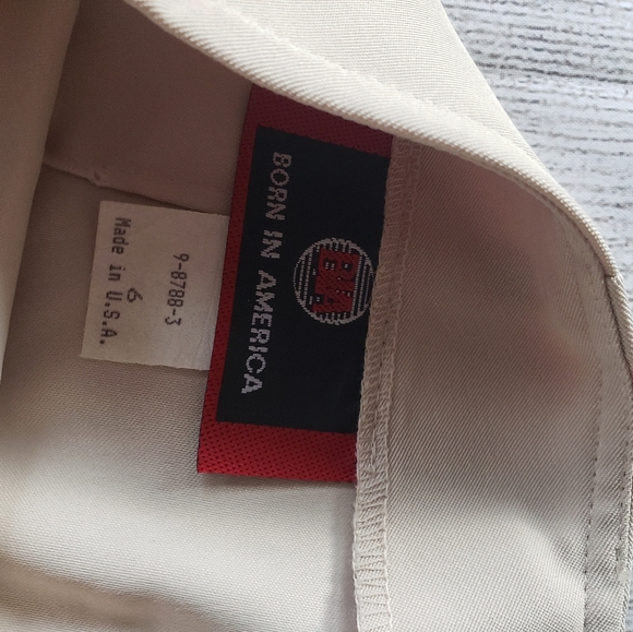 2 skirts bundle. 1 Black and 1 Tan pencil skirt with side split back zip. - Picture 5 of 10